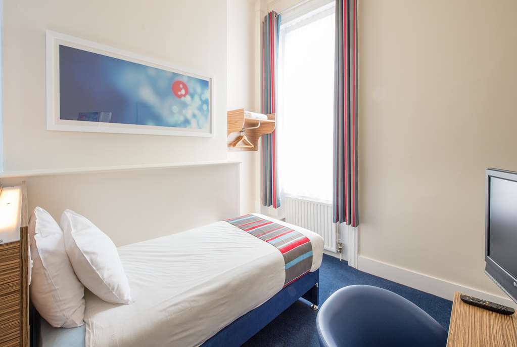 Travelodge Kings Cross Royal Scot London Room photo